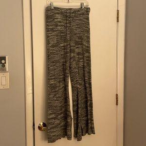 Aerie flowy knit pants, size m, light wear on bottoms but overall great condit.